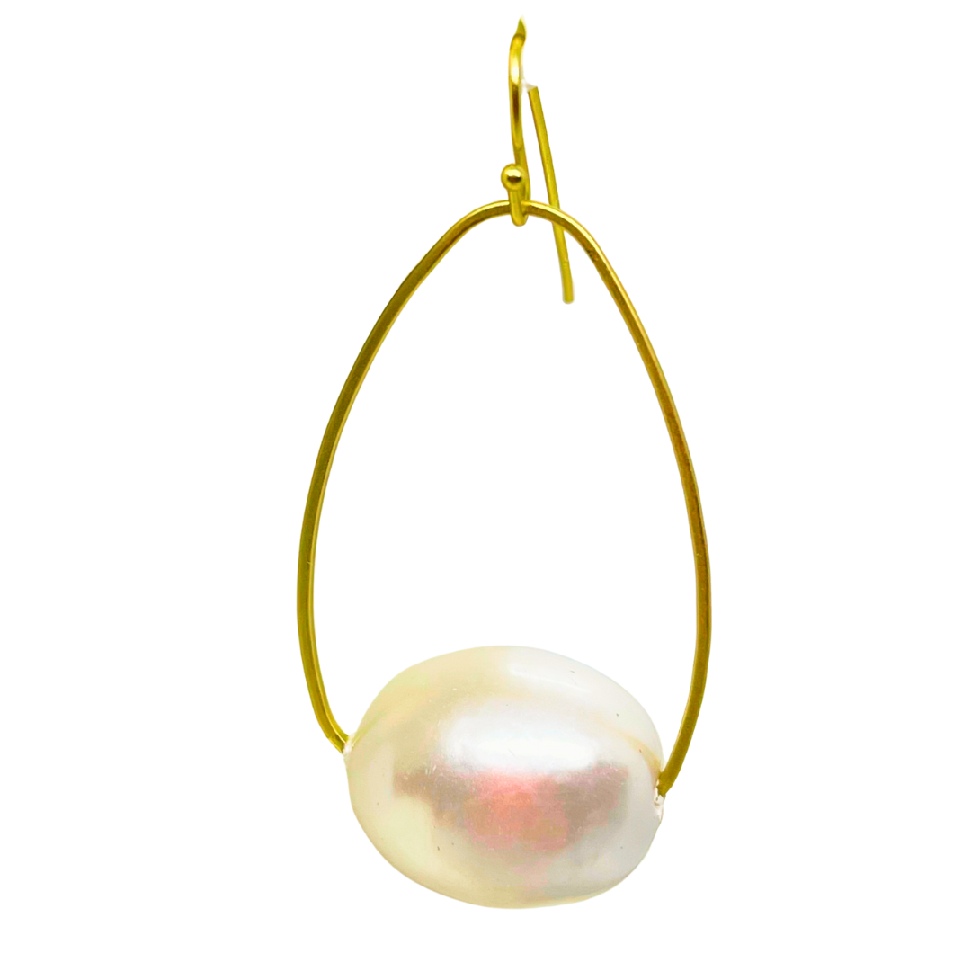 Cotton Pearl Inset Matte Gold Oval Hoop Earrings